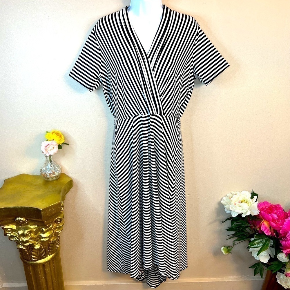M Robbie Bee Black And White Striped Stretch Midi Dress Womens Medium Size 8 10